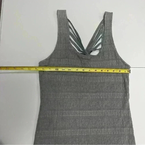 FREE PEOPLE Gray Textured Knit Fitted Criss Cross Back Dress Sz Medium - Picture 4 of 8